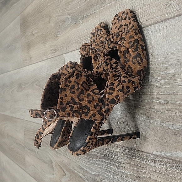 Charles David 6 1/2 Vinnie Knotted Slingback Leopard Print Stiletto Sandal - Picture 2 of 8